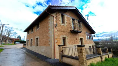 House on Lezana de Mena Street photo 5