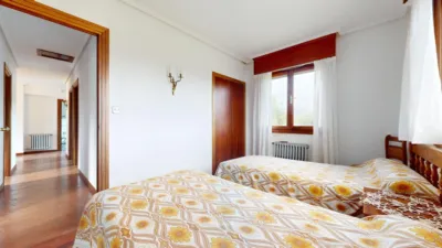 Chalet on Calle Diseminado Siones photo 11