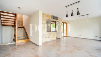 Chalet en alquiler en Calle 22, Chiva de 2.300 €<span>/mes</span>
