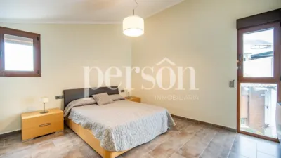 Chalet en alquiler en Calle 22, Chiva de 2.300 €<span>/mes</span>