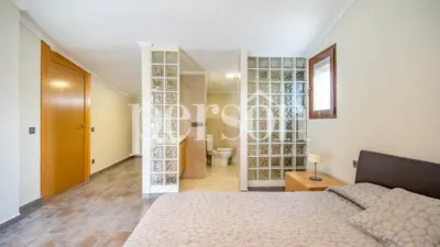 Chalet en alquiler en Calle 22, Chiva de 2.300 €<span>/mes</span>