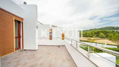 Chalet en alquiler en Calle 22, Chiva de 2.300 €<span>/mes</span>