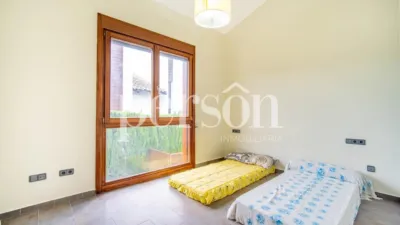 Chalet en alquiler en Calle 22, Chiva de 2.300 €<span>/mes</span>