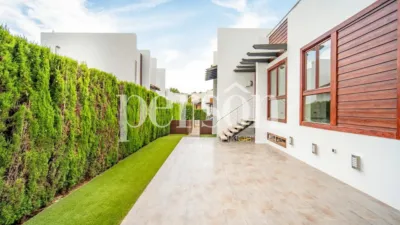 Chalet en alquiler en Calle 22, Chiva de 2.300 €<span>/mes</span>