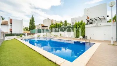 Chalet en alquiler en Calle 22, Chiva de 2.300 €<span>/mes</span>
