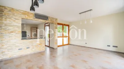 Chalet en alquiler en Calle 22, Chiva de 2.300 €<span>/mes</span>