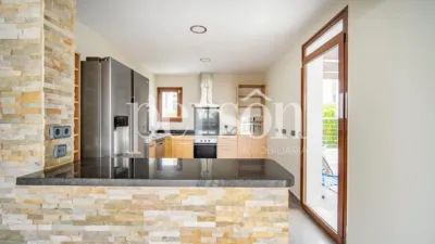 Chalet en alquiler en Calle 22, Chiva de 2.300 €<span>/mes</span>