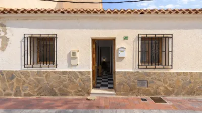 Semi-detached house on Cervantes Street photo 2