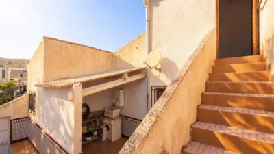 Semi-detached house on Cervantes Street photo 40