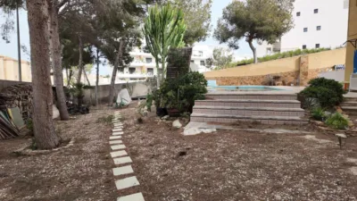 Chalet en venta en Calle de los Pirineos, Las Filipinas-Villamartín-Canal Norte (Distrito Orihuela Costa. Orihuela) de 450.000 €
