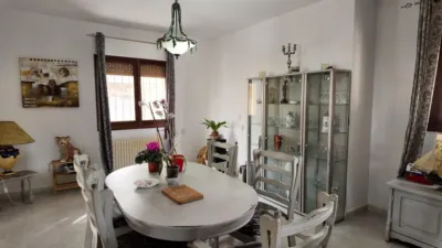 Chalet en venta en Calle de los Pirineos, Las Filipinas-Villamartín-Canal Norte (Distrito Orihuela Costa. Orihuela) de 450.000 €