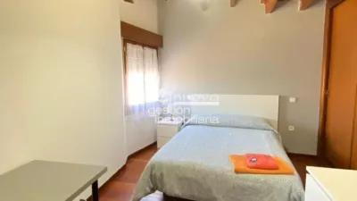 Casa adosada en alquiler en Calle Yza Gidelli, Plaza Mayor-San Agustín (Segovia Capital) de 2.300 €<span>/mes</span>