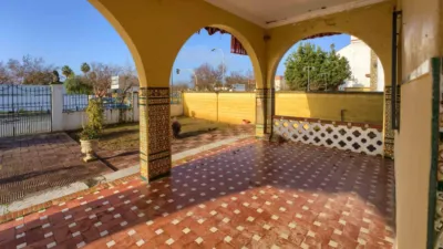 Chalet en venta en Calle Seguirilla, Sanlúcar la Mayor de 350.000 €
