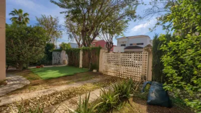 Chalet en venta en Avenida de las Mimosas, cerca de Avenida de las Begonias, El Zaudín-Club de Golf (Bormujos) de 559.500 €
