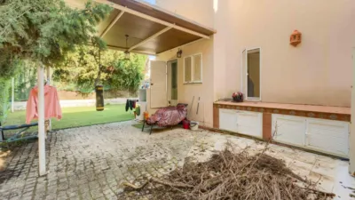 Chalet en venta en Avenida de las Mimosas, cerca de Avenida de las Begonias, El Zaudín-Club de Golf (Bormujos) de 559.500 €