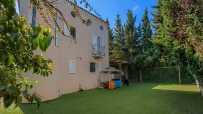 Chalet en venta en Avenida de las Mimosas, cerca de Avenida de las Begonias, El Zaudín-Club de Golf (Bormujos) de 559.500 €