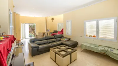 Chalet en venta en Avenida de las Mimosas, cerca de Avenida de las Begonias, El Zaudín-Club de Golf (Bormujos) de 559.500 €
