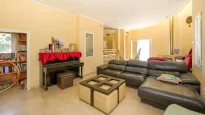 Chalet en venta en Avenida de las Mimosas, cerca de Avenida de las Begonias, El Zaudín-Club de Golf (Bormujos) de 559.500 €