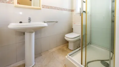 Chalet en venta en Avenida de las Mimosas, cerca de Avenida de las Begonias, El Zaudín-Club de Golf (Bormujos) de 559.500 €
