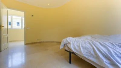 Chalet en venta en Avenida de las Mimosas, cerca de Avenida de las Begonias, El Zaudín-Club de Golf (Bormujos) de 559.500 €