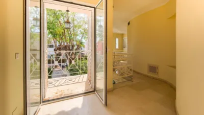 Chalet en venta en Avenida de las Mimosas, cerca de Avenida de las Begonias, El Zaudín-Club de Golf (Bormujos) de 559.500 €