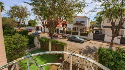 Chalet en venta en Avenida de las Mimosas, cerca de Avenida de las Begonias, El Zaudín-Club de Golf (Bormujos) de 559.500 €
