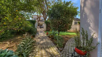 Chalet en venta en Avenida de las Mimosas, cerca de Avenida de las Begonias, El Zaudín-Club de Golf (Bormujos) de 559.500 €