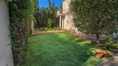 Chalet en venta en Avenida de las Mimosas, cerca de Avenida de las Begonias, El Zaudín-Club de Golf (Bormujos) de 559.500 €