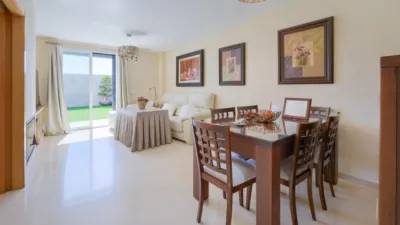 Casa pareada en venta en Calle Verdejo, cerca de Calle Moscatel, Espartinas de 340.000 €