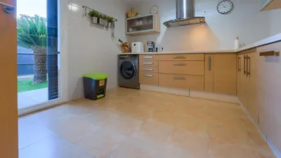 Casa pareada en venta en Calle Verdejo, cerca de Calle Moscatel, Espartinas de 340.000 €