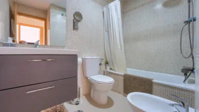 Casa pareada en venta en Calle Verdejo, cerca de Calle Moscatel, Espartinas de 340.000 €