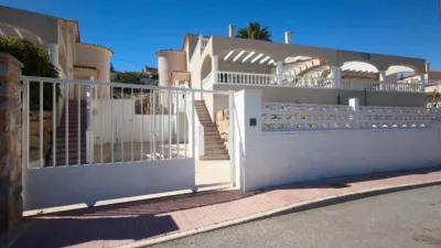 Terraced house in Carrer de l'Oriolà photo 3