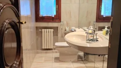 Chalet en alquiler en Calle de Veremundo Méndez Coarasa, Casablanca-Montecana-Valdespartera (Zaragoza Capital) de 3.000 €<span>/mes</span>