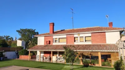 Chalet en alquiler en Calle de Veremundo Méndez Coarasa, Casablanca-Montecana-Valdespartera (Zaragoza Capital) de 3.000 €<span>/mes</span>