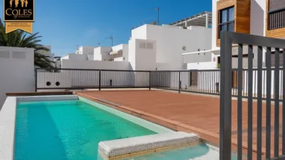 Semi-detached house on Calle del Estanque photo 3