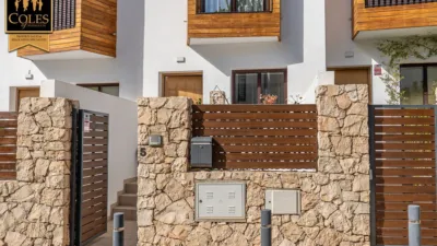 Semi-detached house on Calle del Estanque photo 7