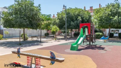 Casa adosada en venta en Calle de Dámaso Alonso, San Miguel (Armilla) de 340.000 €