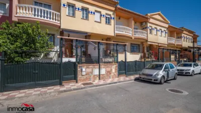 Casa adosada en venta en Calle de Dámaso Alonso, San Miguel (Armilla) de 340.000 €