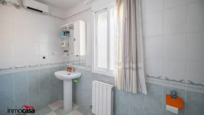 Casa adosada en venta en Calle de Dámaso Alonso, San Miguel (Armilla) de 340.000 €