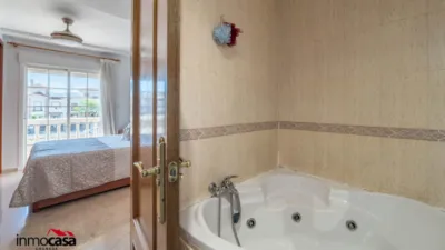 Casa adosada en venta en Calle de Dámaso Alonso, San Miguel (Armilla) de 340.000 €