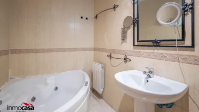 Casa adosada en venta en Calle de Dámaso Alonso, San Miguel (Armilla) de 340.000 €
