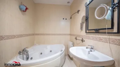 Casa adosada en venta en Calle de Dámaso Alonso, San Miguel (Armilla) de 340.000 €