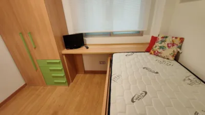 Piso en venta en Calle del Conde de Torrecedeira, cerca de Calle de Llorente, Berbés-Peritos (Distrito Casco Urbano. Vigo) de 265.000 €