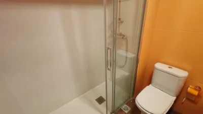Piso en venta en Calle del Conde de Torrecedeira, cerca de Calle de Llorente, Berbés-Peritos (Distrito Casco Urbano. Vigo) de 265.000 €