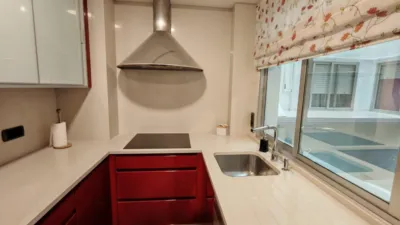 Piso en venta en Calle del Conde de Torrecedeira, cerca de Calle de Llorente, Berbés-Peritos (Distrito Casco Urbano. Vigo) de 265.000 €