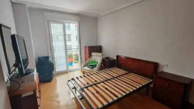Piso en venta en Calle del Conde de Torrecedeira, cerca de Calle de Pi i Margall, Berbés-Peritos (Distrito Casco Urbano. Vigo) de 250.000 €