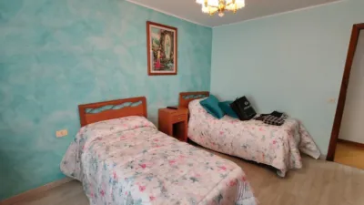 Piso en venta en Calle del Conde de Torrecedeira, cerca de Calle de Pi i Margall, Berbés-Peritos (Distrito Casco Urbano. Vigo) de 250.000 €