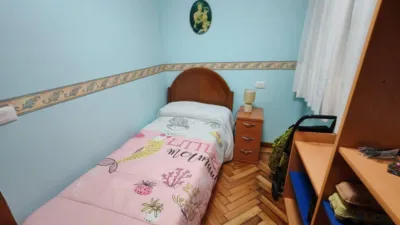 Piso en venta en Calle del Conde de Torrecedeira, cerca de Calle de Pi i Margall, Berbés-Peritos (Distrito Casco Urbano. Vigo) de 250.000 €