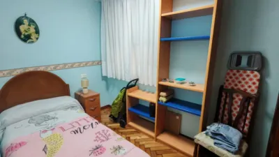 Piso en venta en Calle del Conde de Torrecedeira, cerca de Calle de Pi i Margall, Berbés-Peritos (Distrito Casco Urbano. Vigo) de 250.000 €