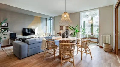 Piso en alquiler en Ronda de la Universitat - Imagen 2